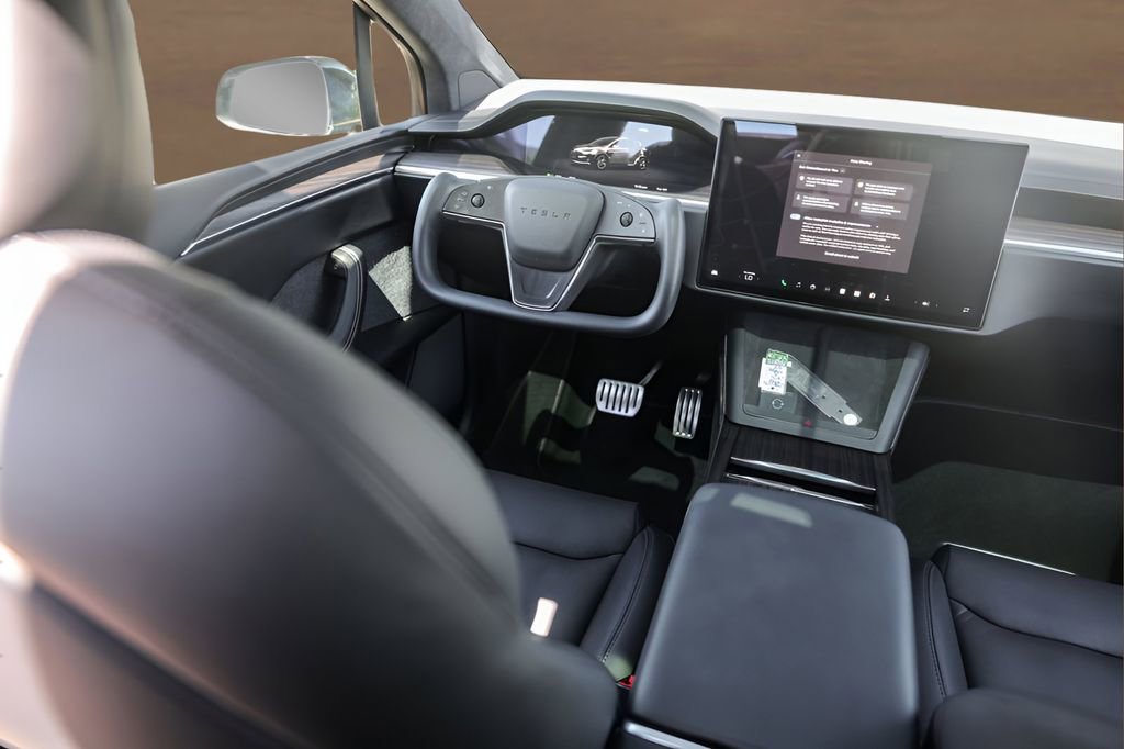 Used 2023 Tesla Model X image 25