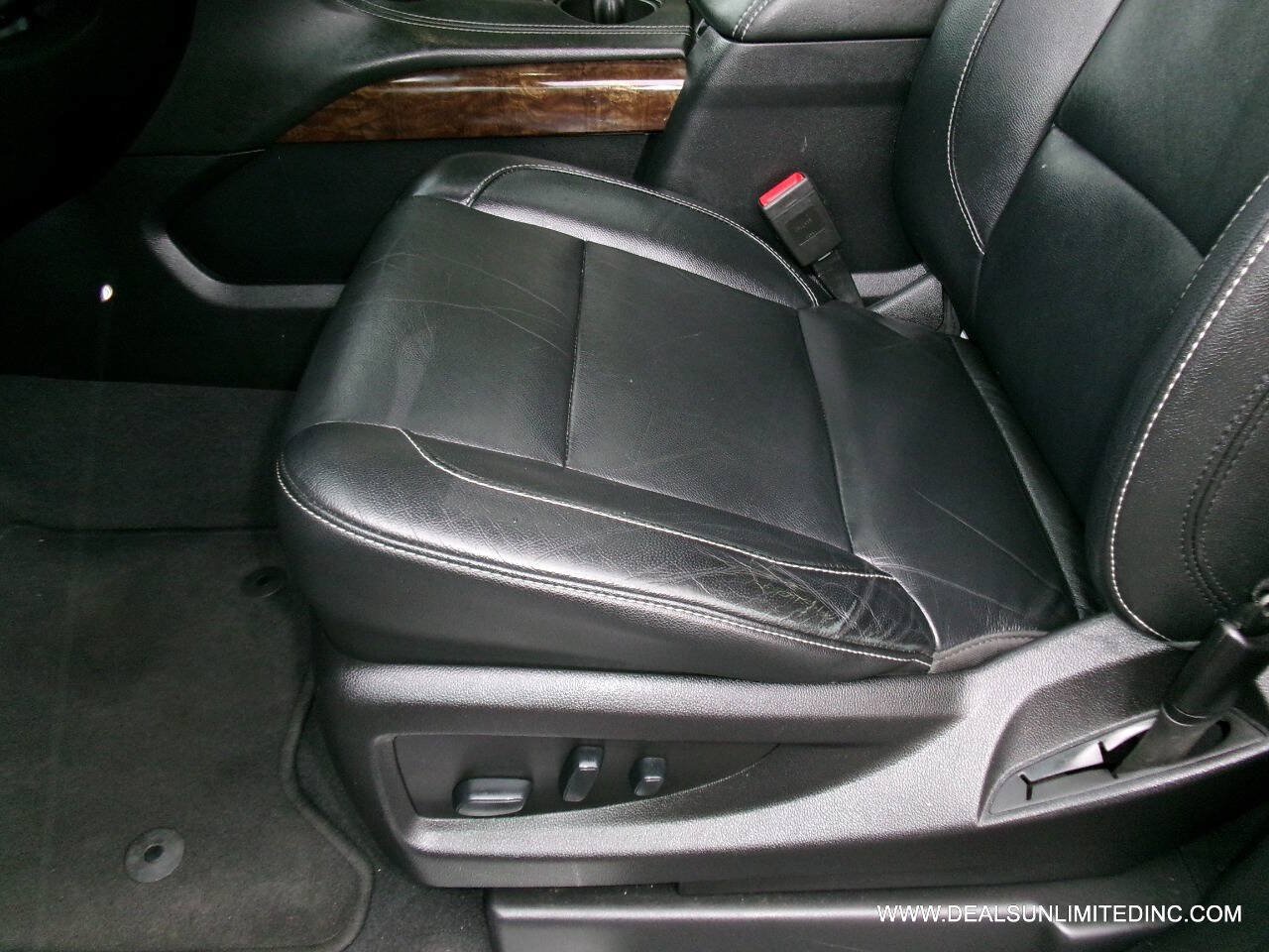 Used 2019 Chevrolet Suburban LT AWD/4WD image 8