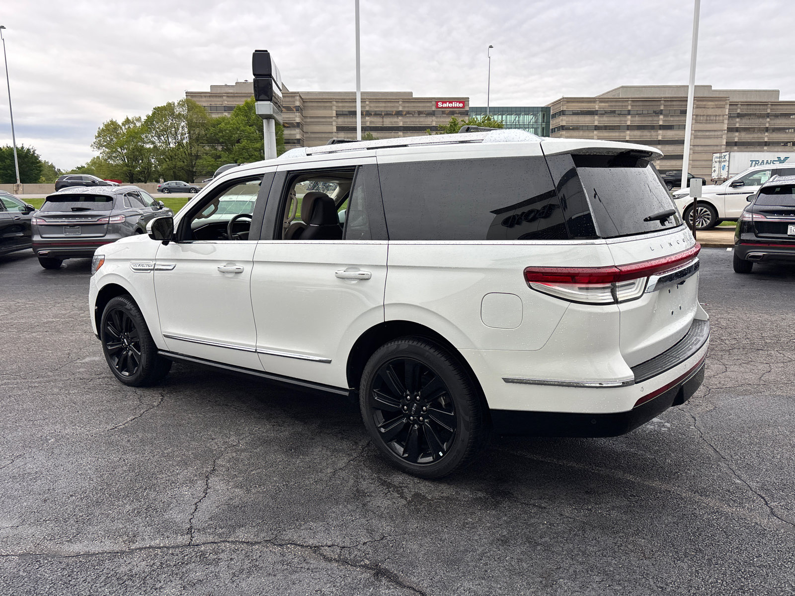 Certified 2023 Lincoln Navigator Reserve AWD/4WD image 5