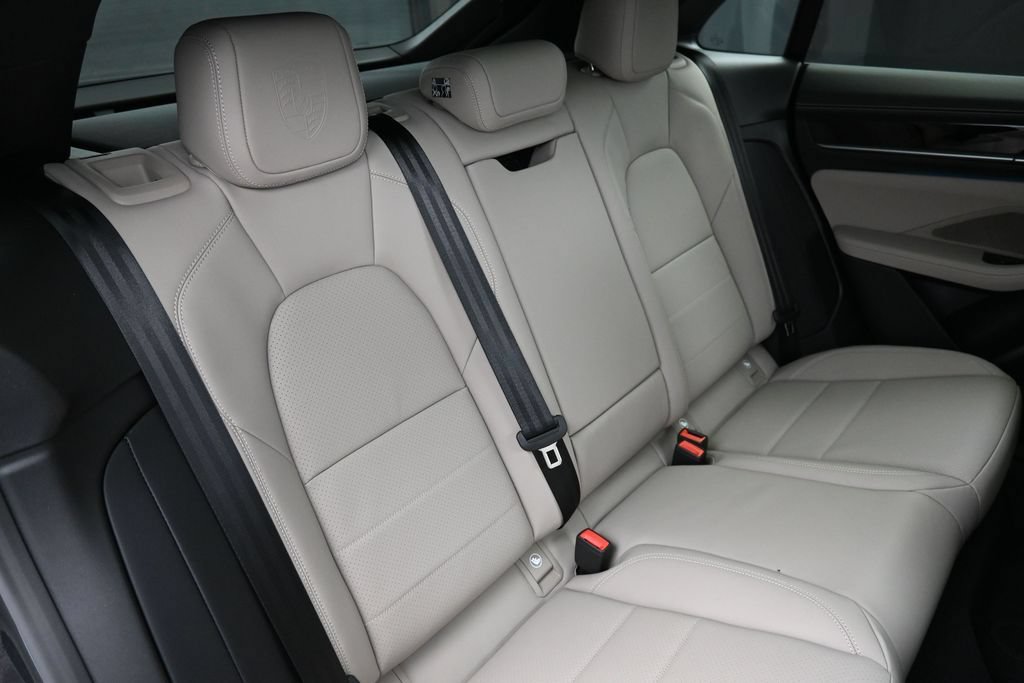 Used 2026 Porsche Macan Electric RWD image 24