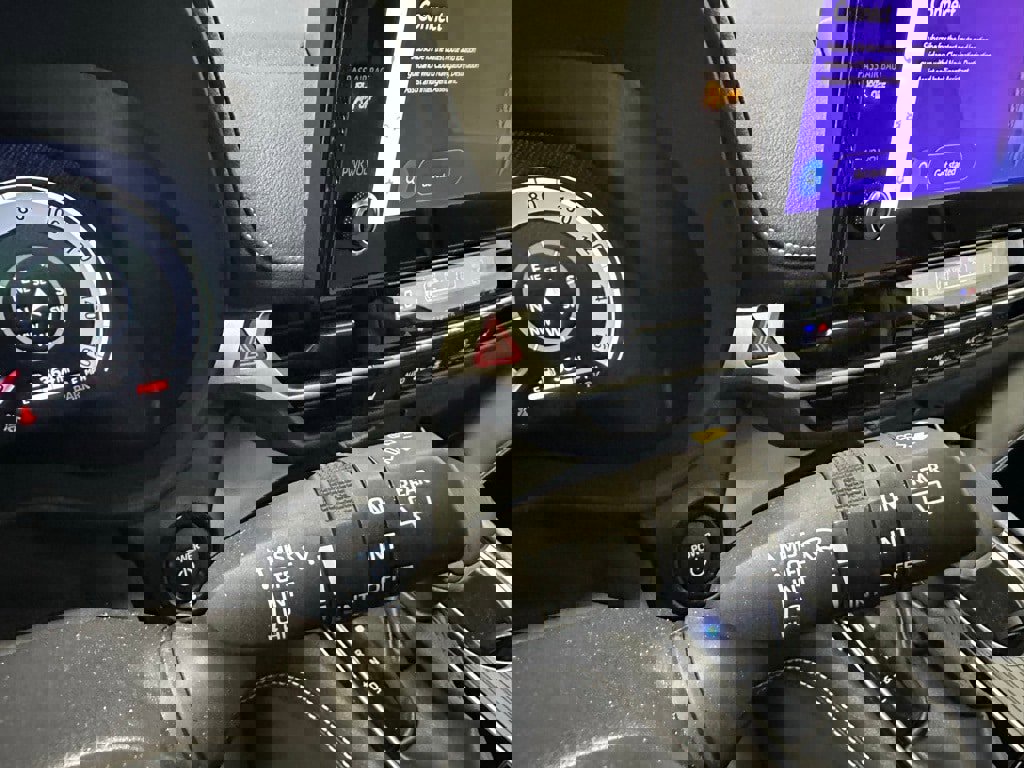 Used 2025 Toyota Sienna XSE image 22