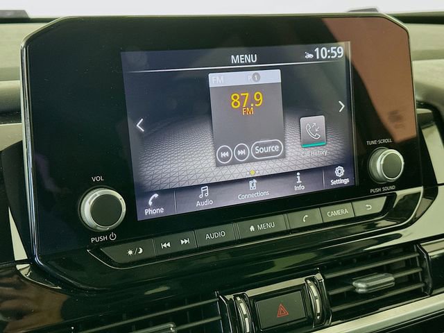 Used 2025 Nissan Pathfinder SV image 15