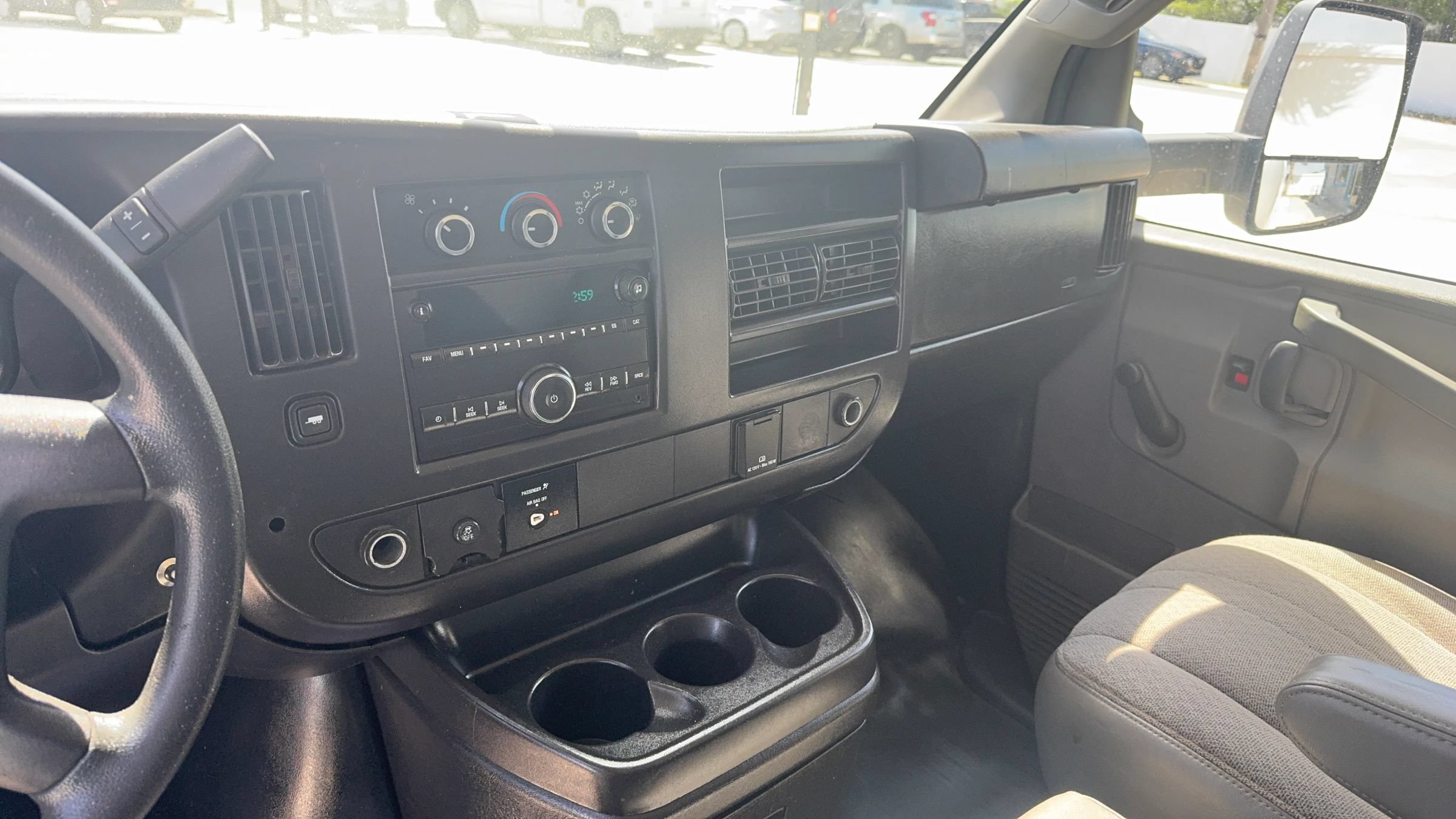Used 2018 Chevrolet Express 3500 w/ Driver Convenience Package RWD image 12