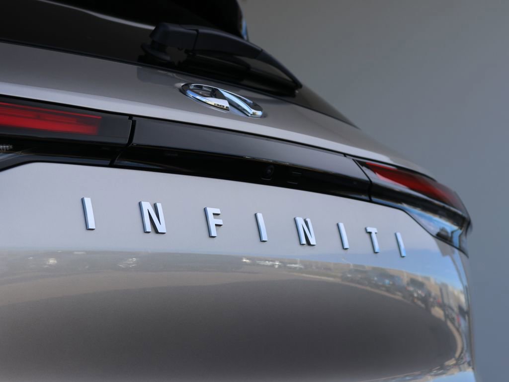 Certified 2025 INFINITI QX60 Sensory w/ Vision Package AWD/4WD image 33