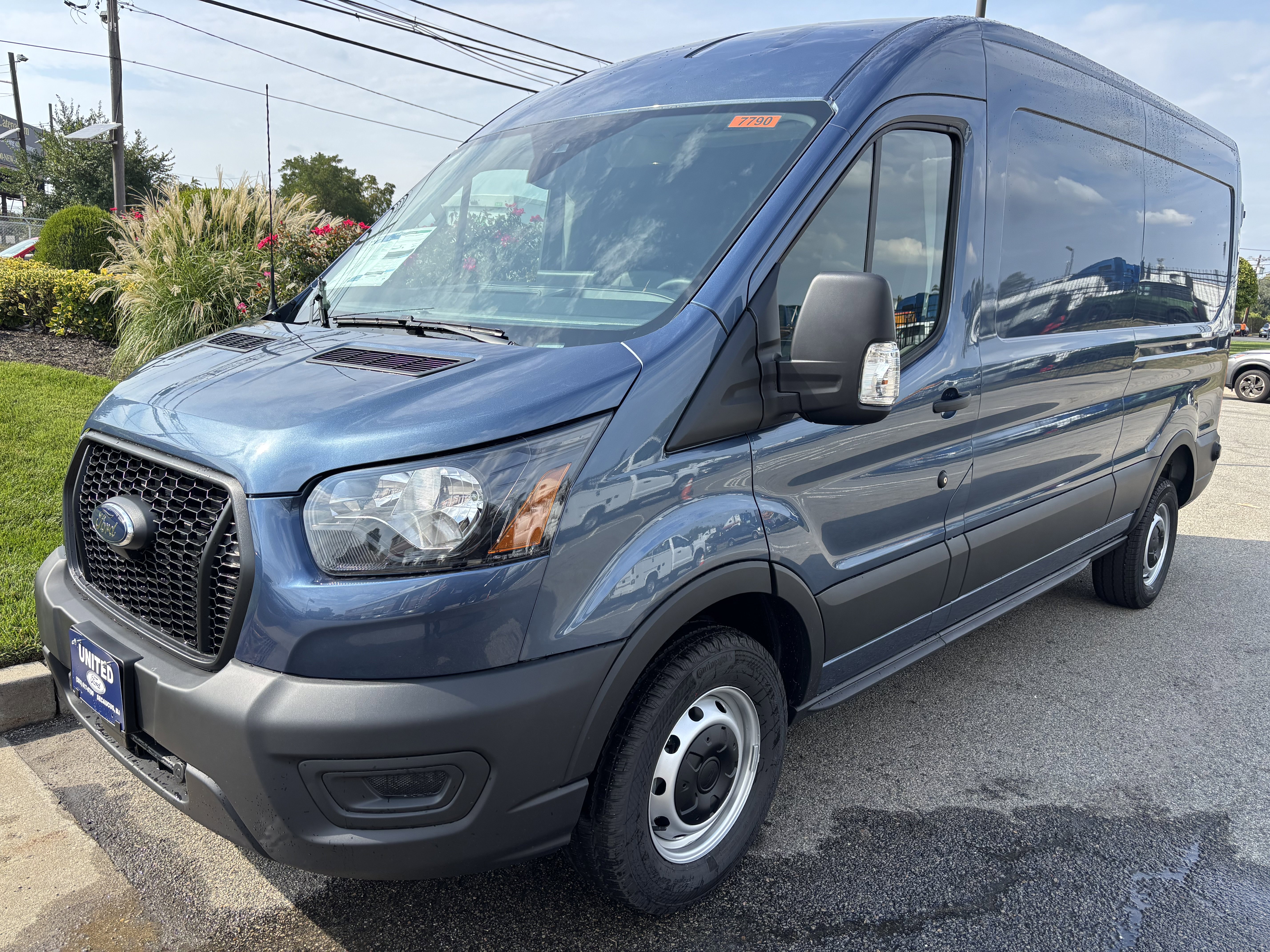 New 2025 Ford Transit 250 148 Medium Roof image 2