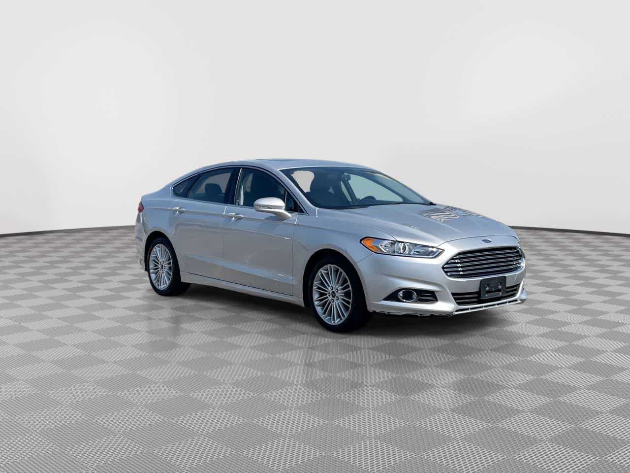 Used 2016 Ford Fusion SE w/ Equipment Group 202A image 1