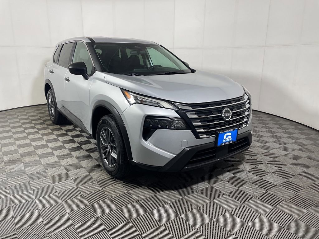 Used 2024 Nissan Rogue S FWD image 2