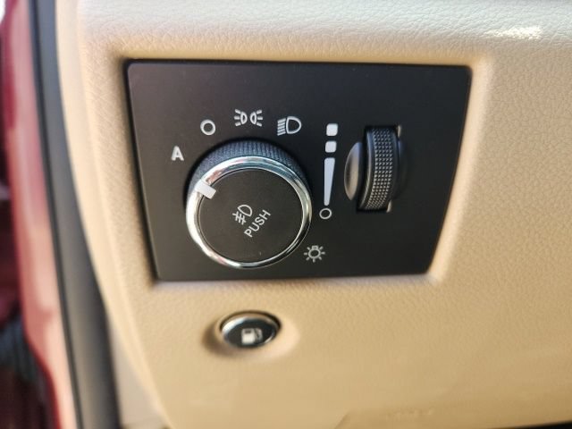 Used 2018 Jeep Grand Cherokee Limited RWD image 28