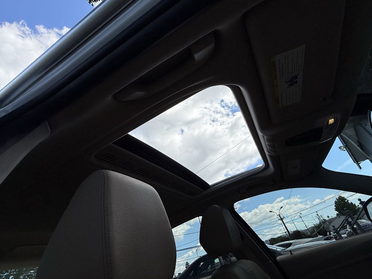 Used 2015 BMW 328i xDrive Sedan AWD/4WD image 25