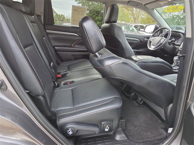Used 2019 Toyota Highlander Limited image 22