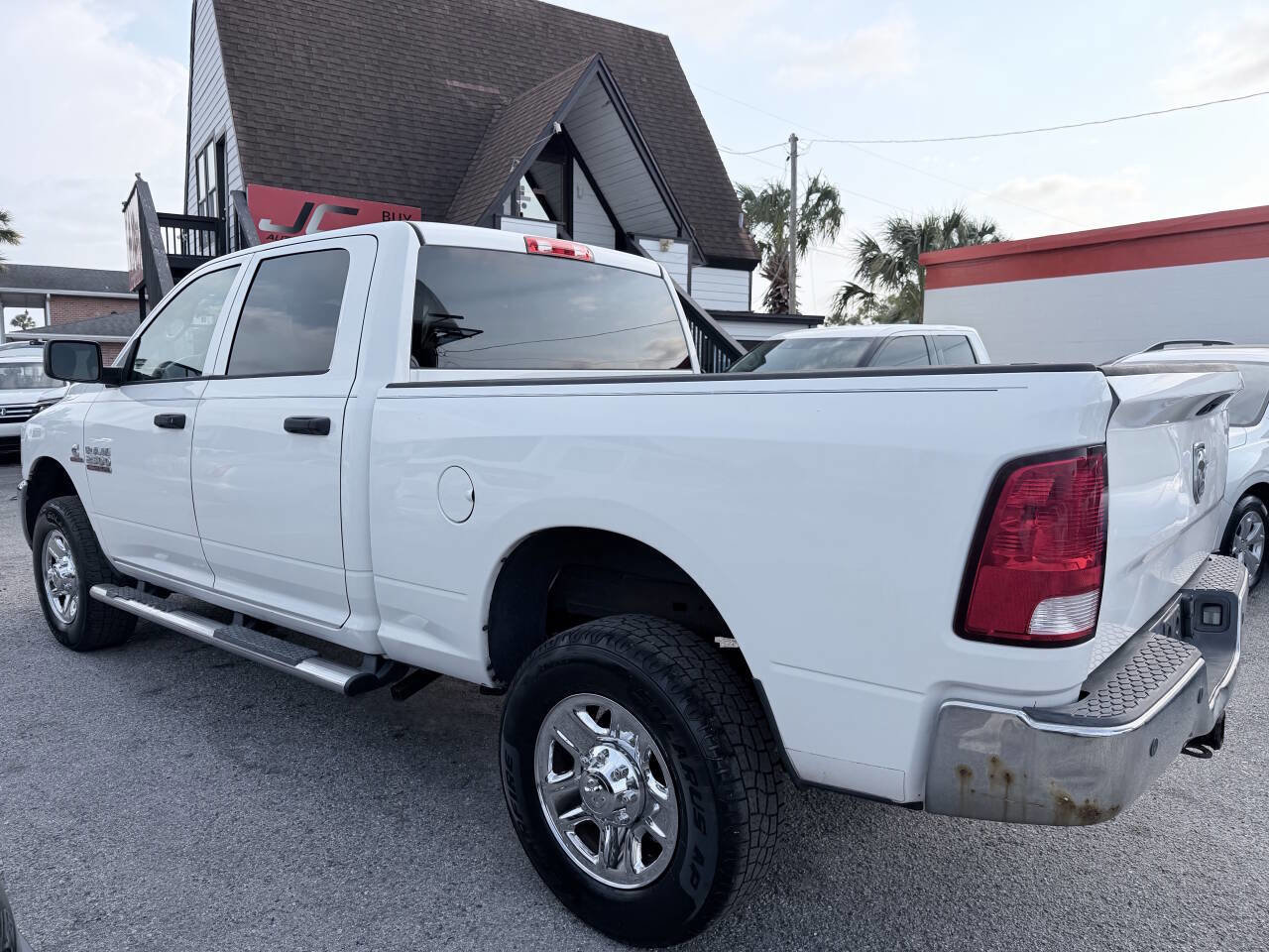 Used 2015 RAM 2500 Tradesman w/ Chrome Appearance Group AWD/4WD image 3