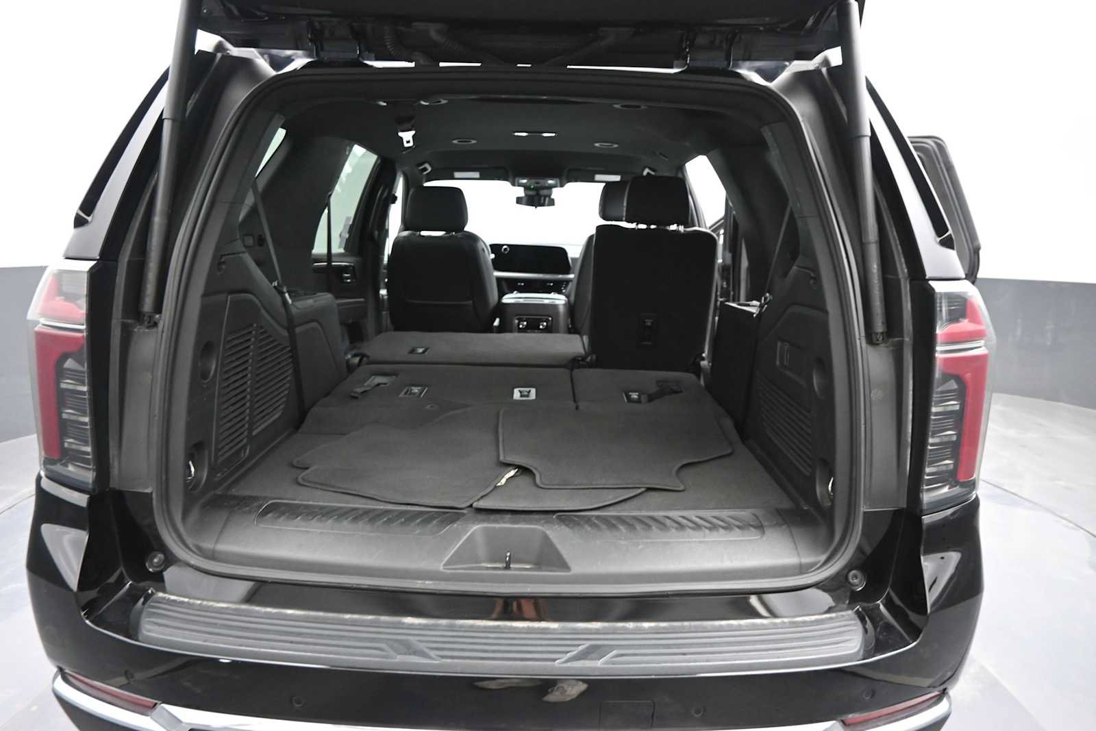 Used 2025 Chevrolet Tahoe LT AWD/4WD image 16