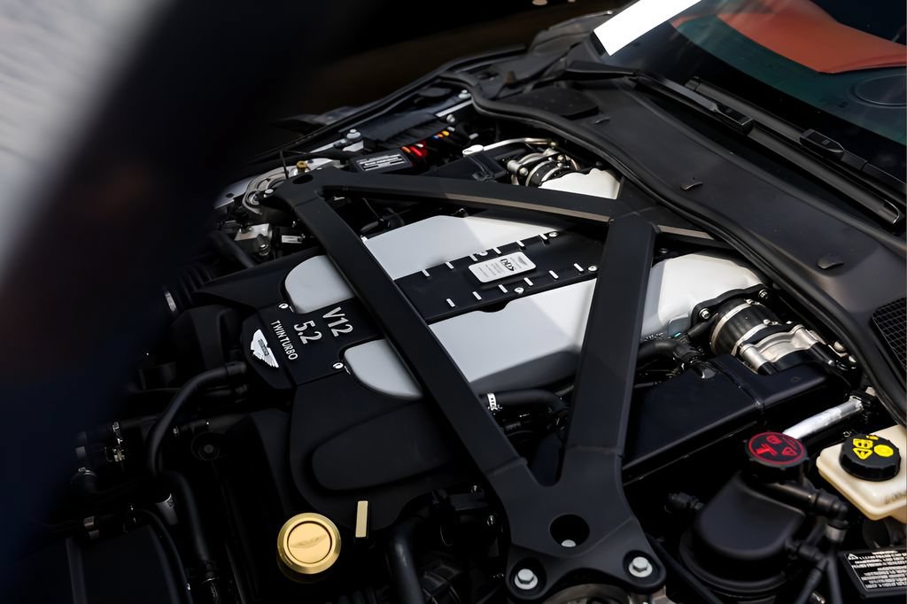 Used 2019 Aston Martin DBS Superleggera RWD image 29
