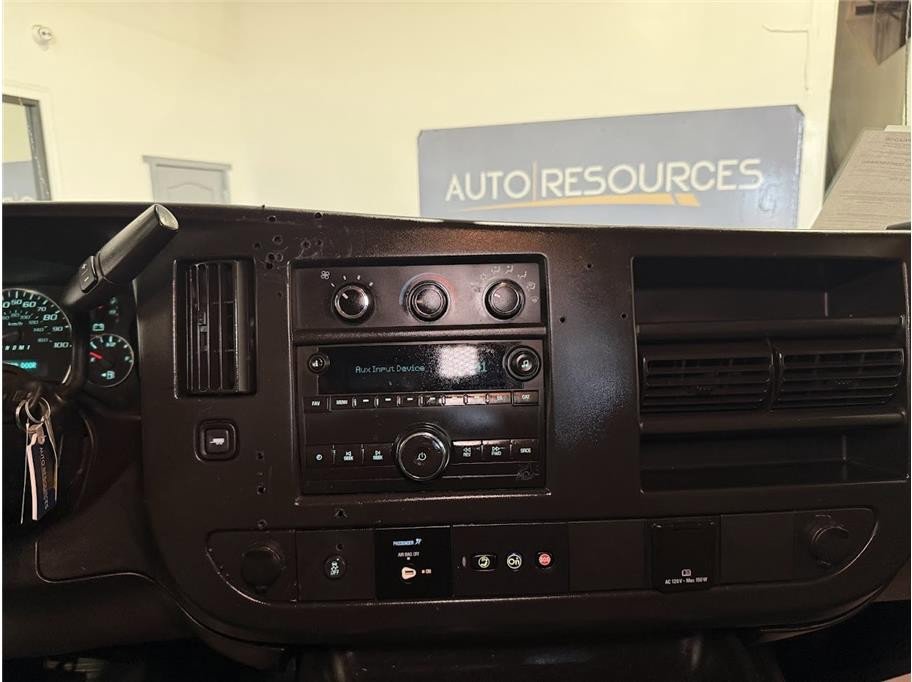 Used 2017 Chevrolet Express 2500 image 27