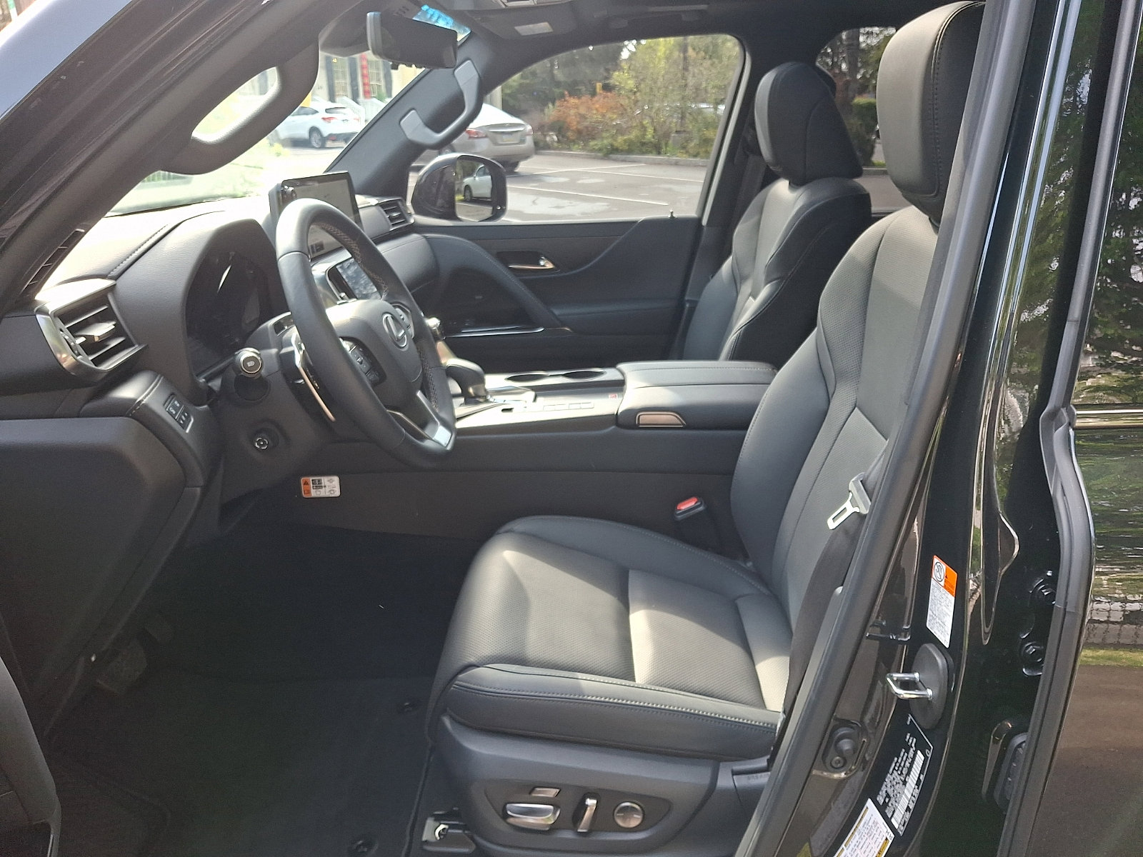 Certified 2025 Lexus LX 700h Overtrail AWD/4WD image 14