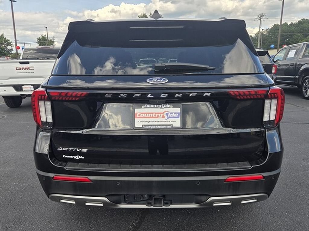 Used 2025 Ford Explorer Active w/ Active Comfort Package RWD image 6