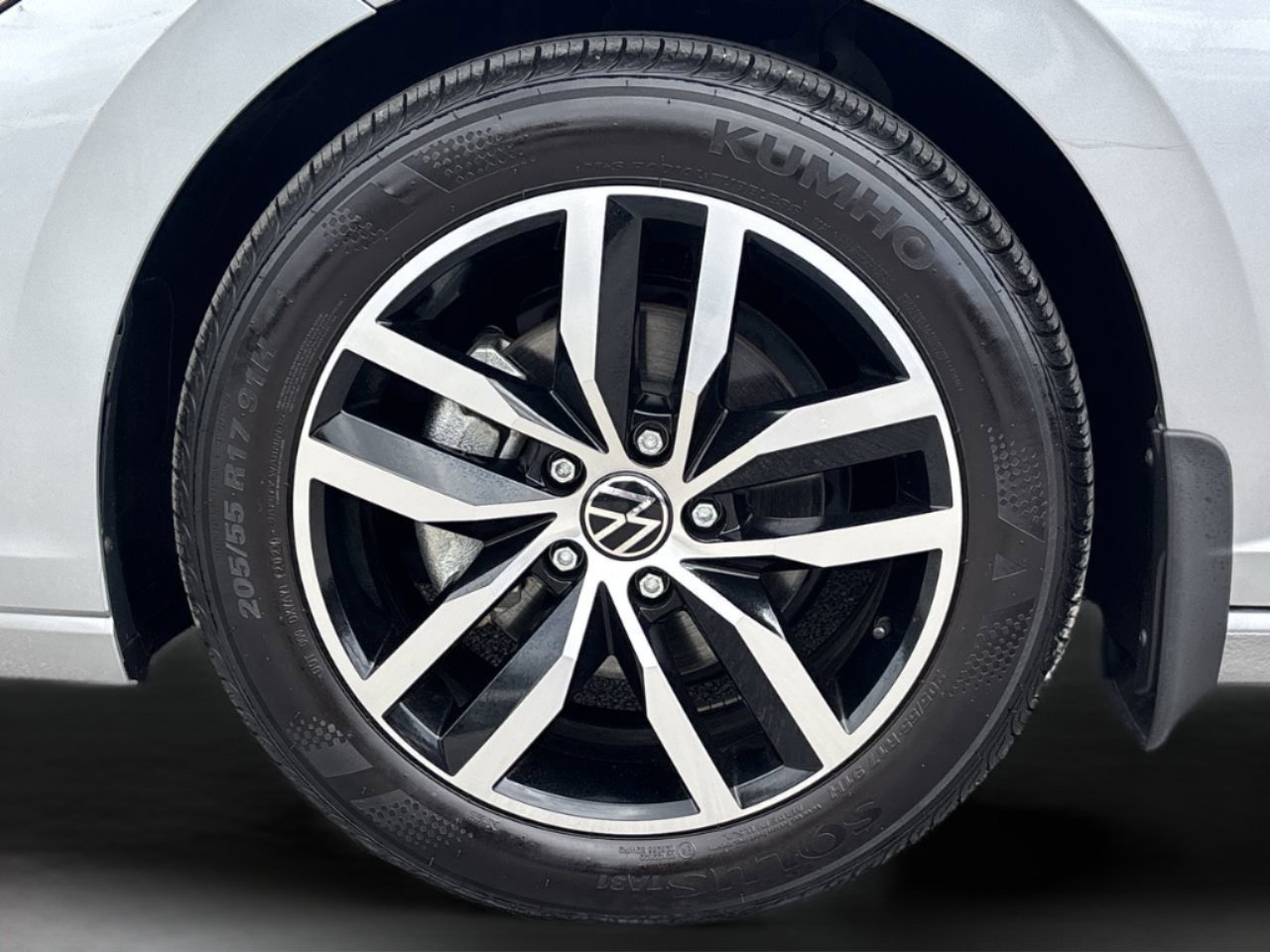 Used 2025 Volkswagen Jetta SE FWD image 30