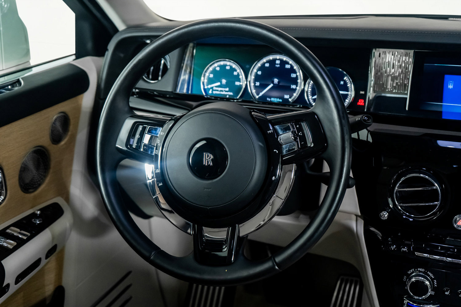 Used 2019 Rolls-Royce Phantom Sedan image 54