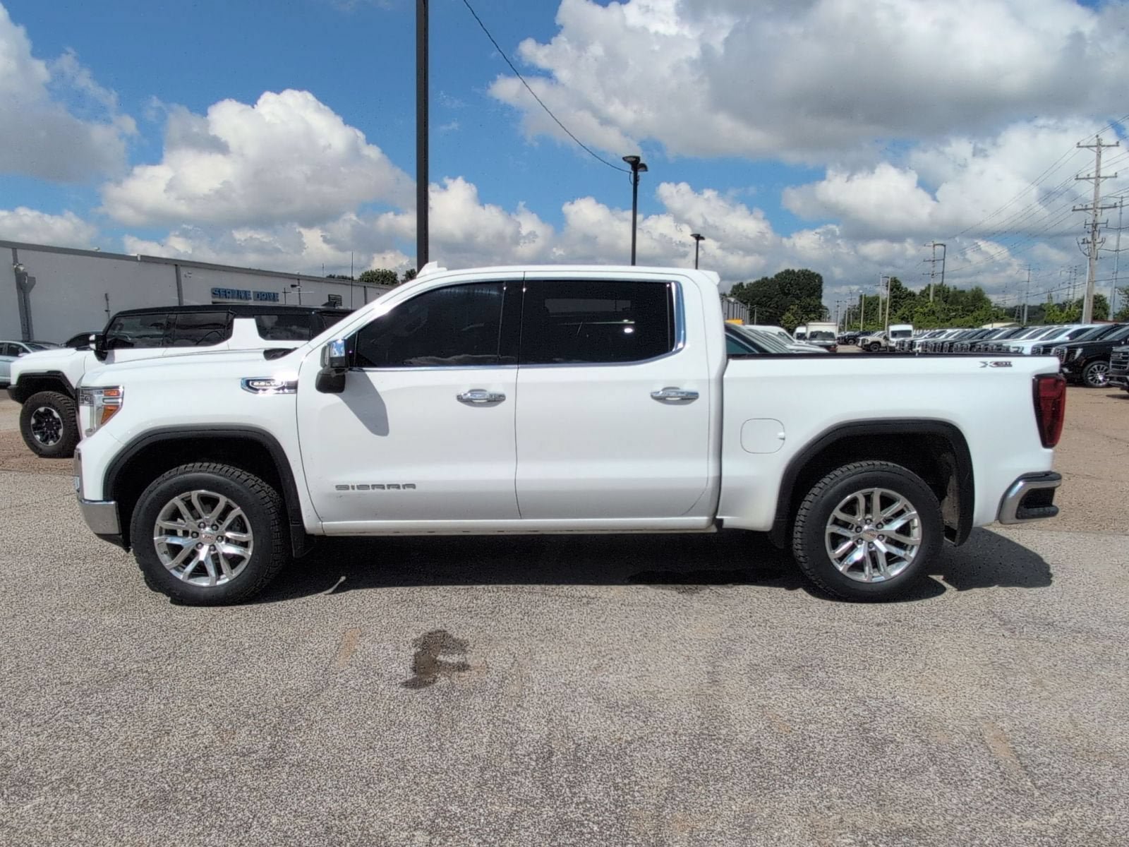 Used 2022 GMC Sierra 1500 SLT w/ SLT Premium Plus Package AWD/4WD image 2
