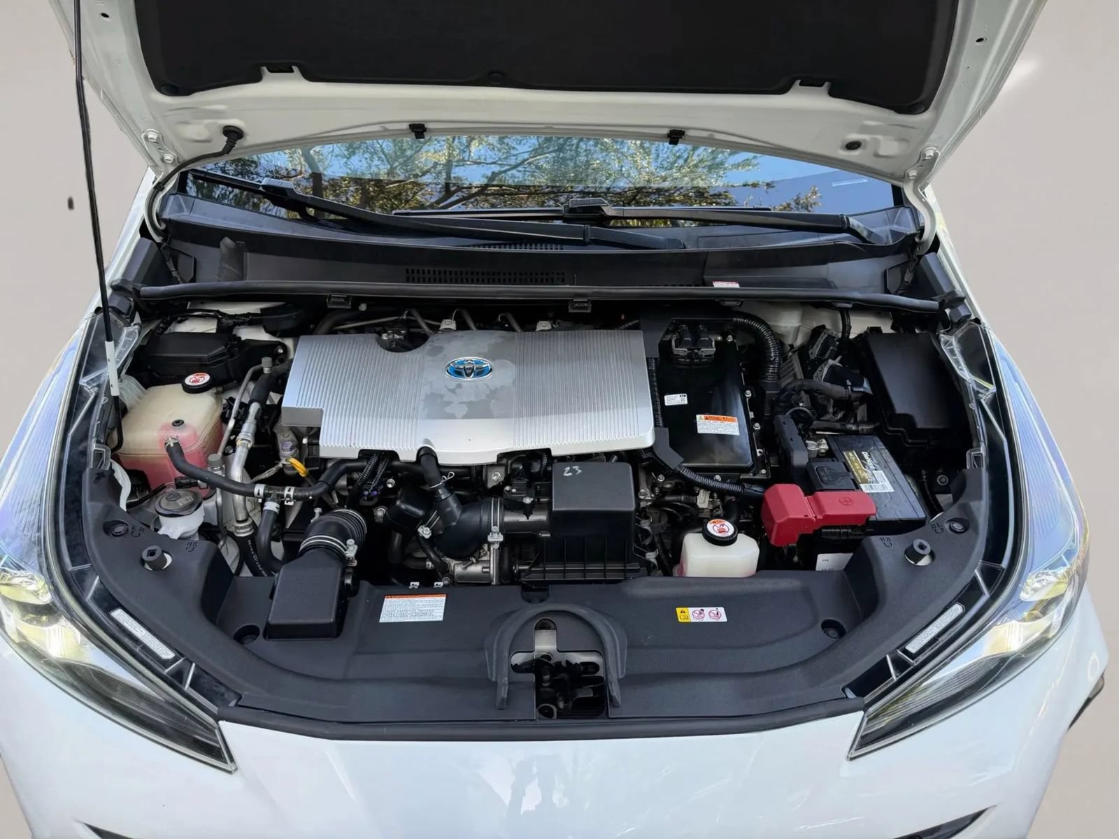 Used 2020 Toyota Prius LE FWD image 27