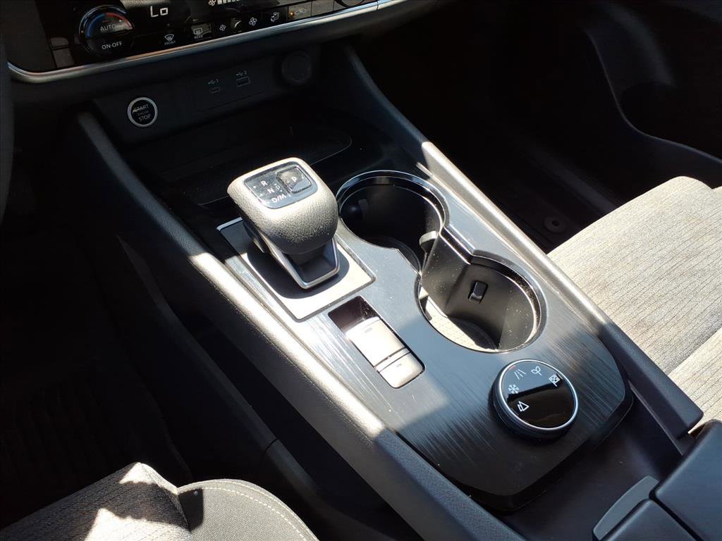 Used 2023 Nissan Rogue SV AWD/4WD image 32