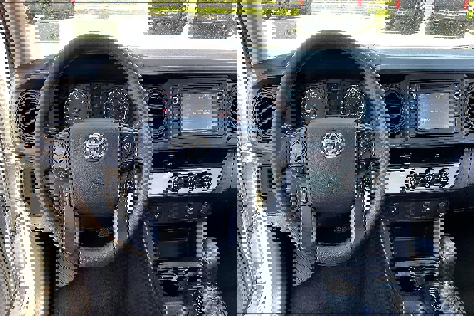 Used 2018 Toyota Tacoma SR image 6