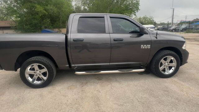 Used 2017 RAM 1500 Express AWD/4WD image 9