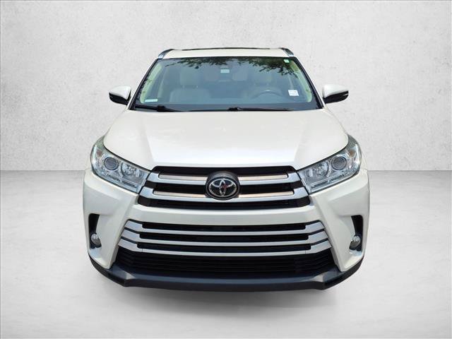 Used 2019 Toyota Highlander XLE AWD/4WD image 2