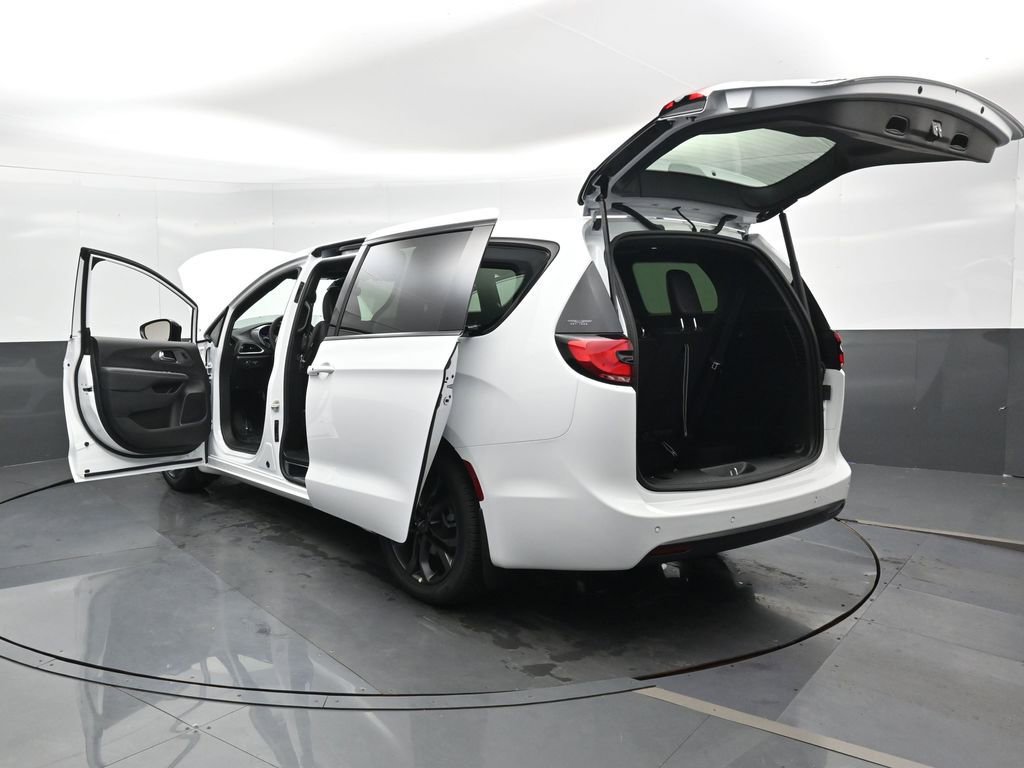 New 2026 Chrysler Pacifica Select image 48