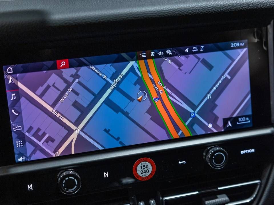 Certified 2026 Porsche Macan AWD/4WD image 40