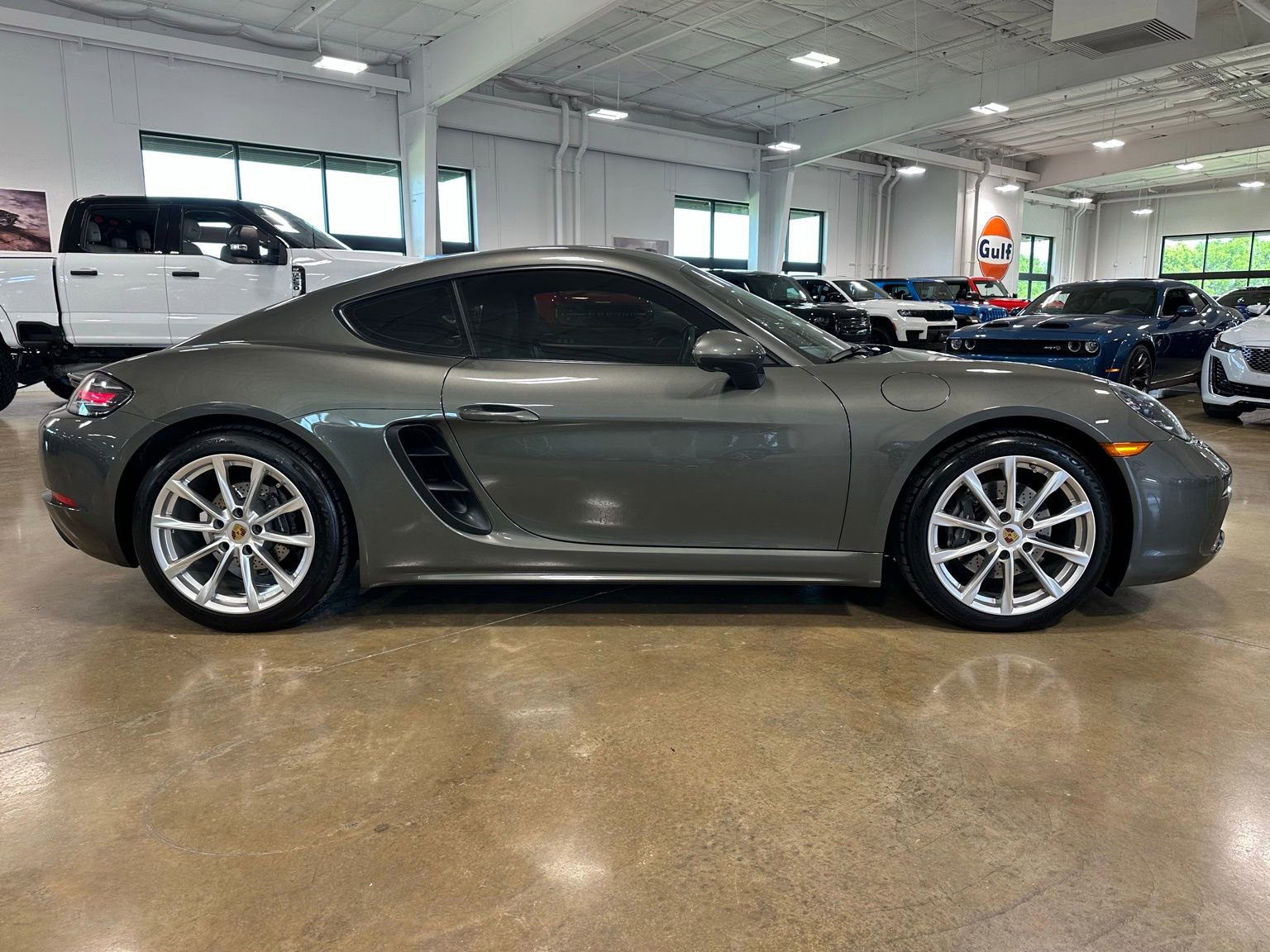 Used 2021 Porsche 718 Cayman image 8