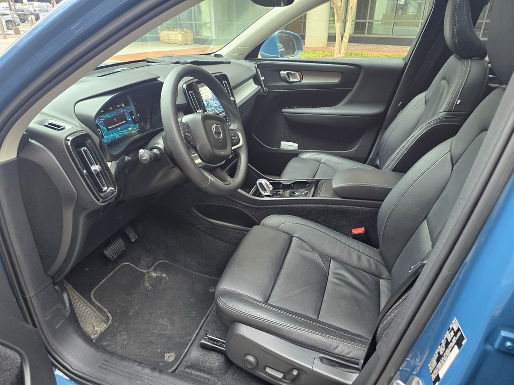 Used 2023 Volvo XC40 B5 Plus w/ Driver Assist Package image 8