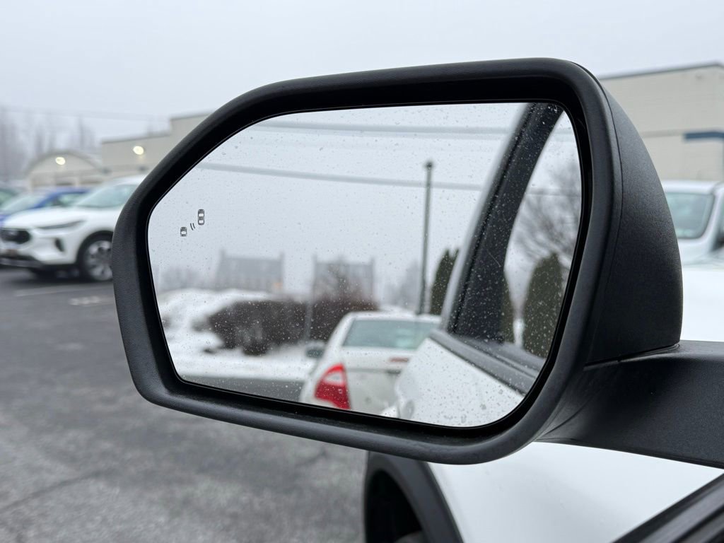 Used 2022 Ford Explorer XLT w/ Equipment Group 202A image 12