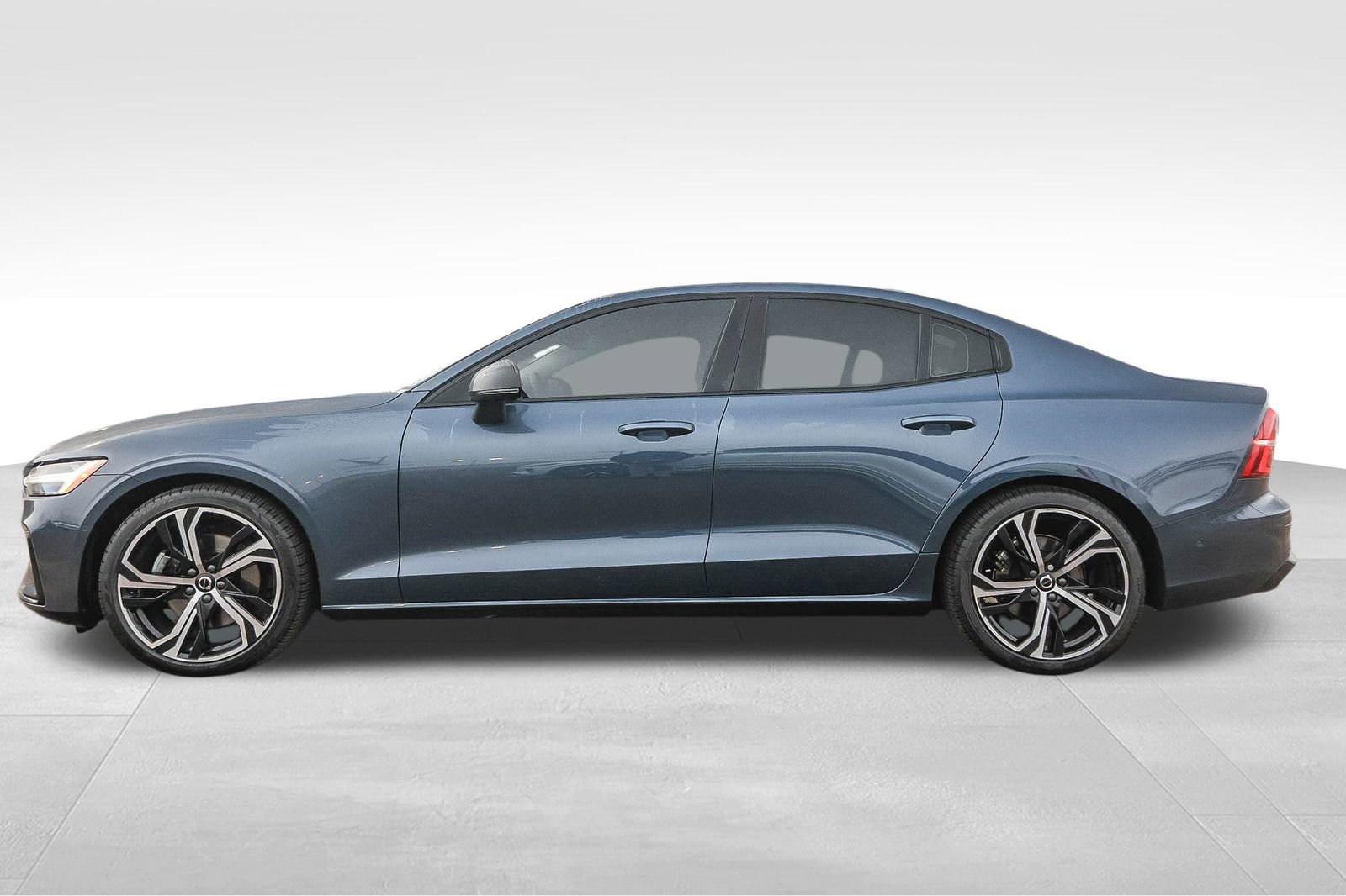 Used 2023 Volvo S60 B5 Plus w/ Protection Package Premier image 9