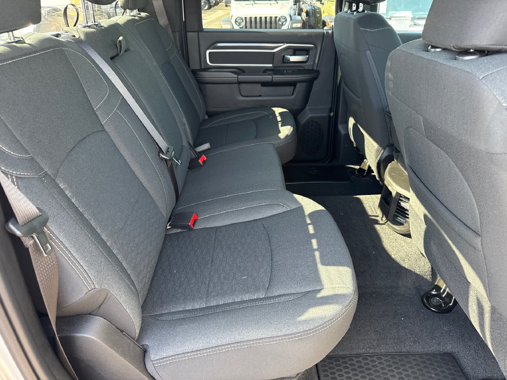 New 2026 RAM 3500 Big Horn AWD/4WD image 17