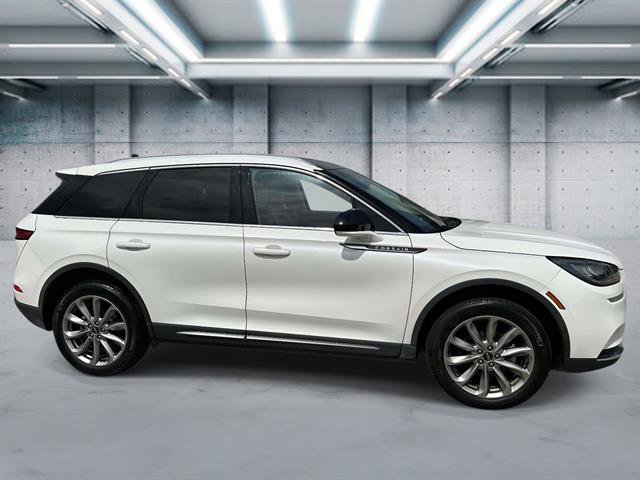 Used 2022 Lincoln Corsair AWD w/ Premium Package image 3