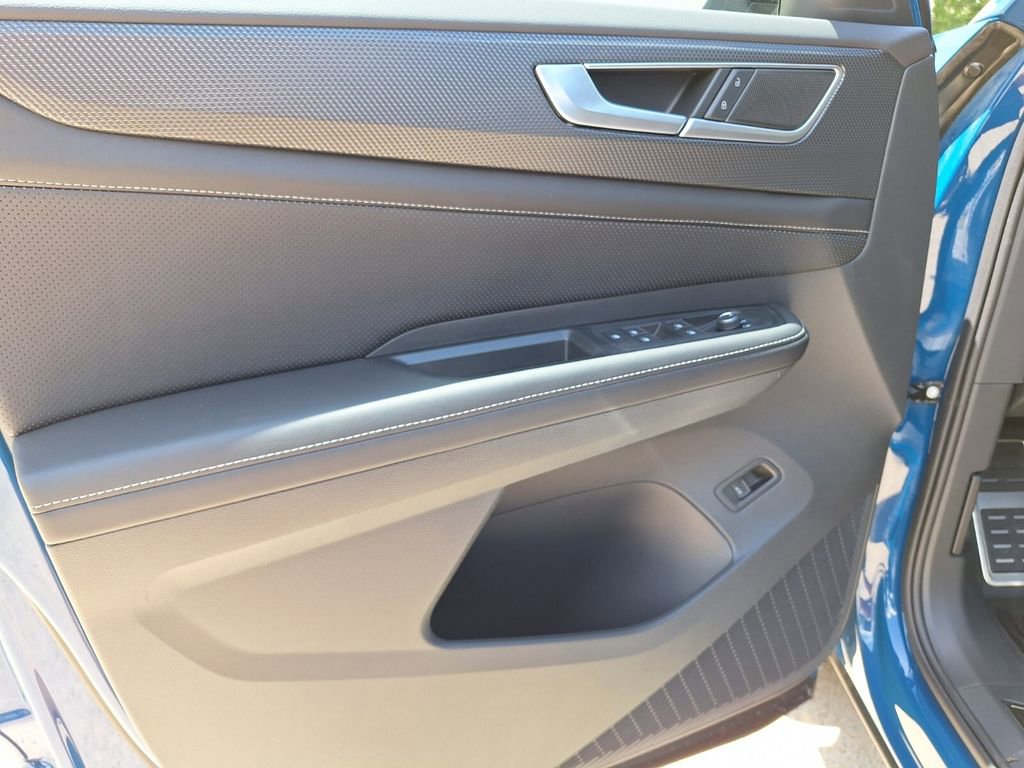 New 2025 Volkswagen Atlas Cross Sport SEL R-Line image 33