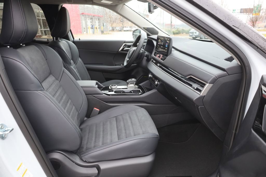 New 2025 Mitsubishi Outlander SE image 13