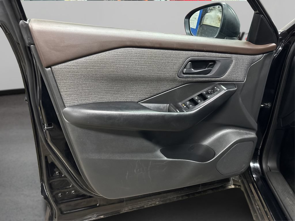 Used 2023 Nissan Rogue S AWD/4WD image 22