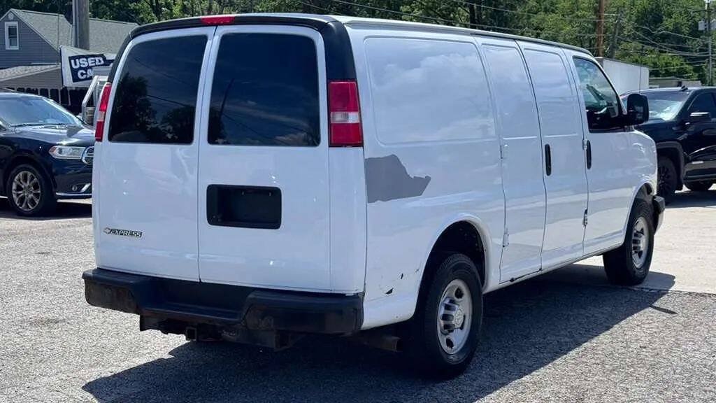 Used 2016 Chevrolet Express 2500 RWD image 8