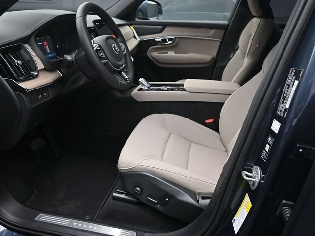 Used 2026 Volvo XC90 T8 Plus w/ Protection Package Premier AWD/4WD image 17