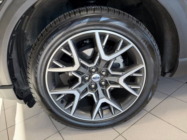 Used 2025 Ford Explorer Platinum w/ Ultimate Package AWD/4WD image 40