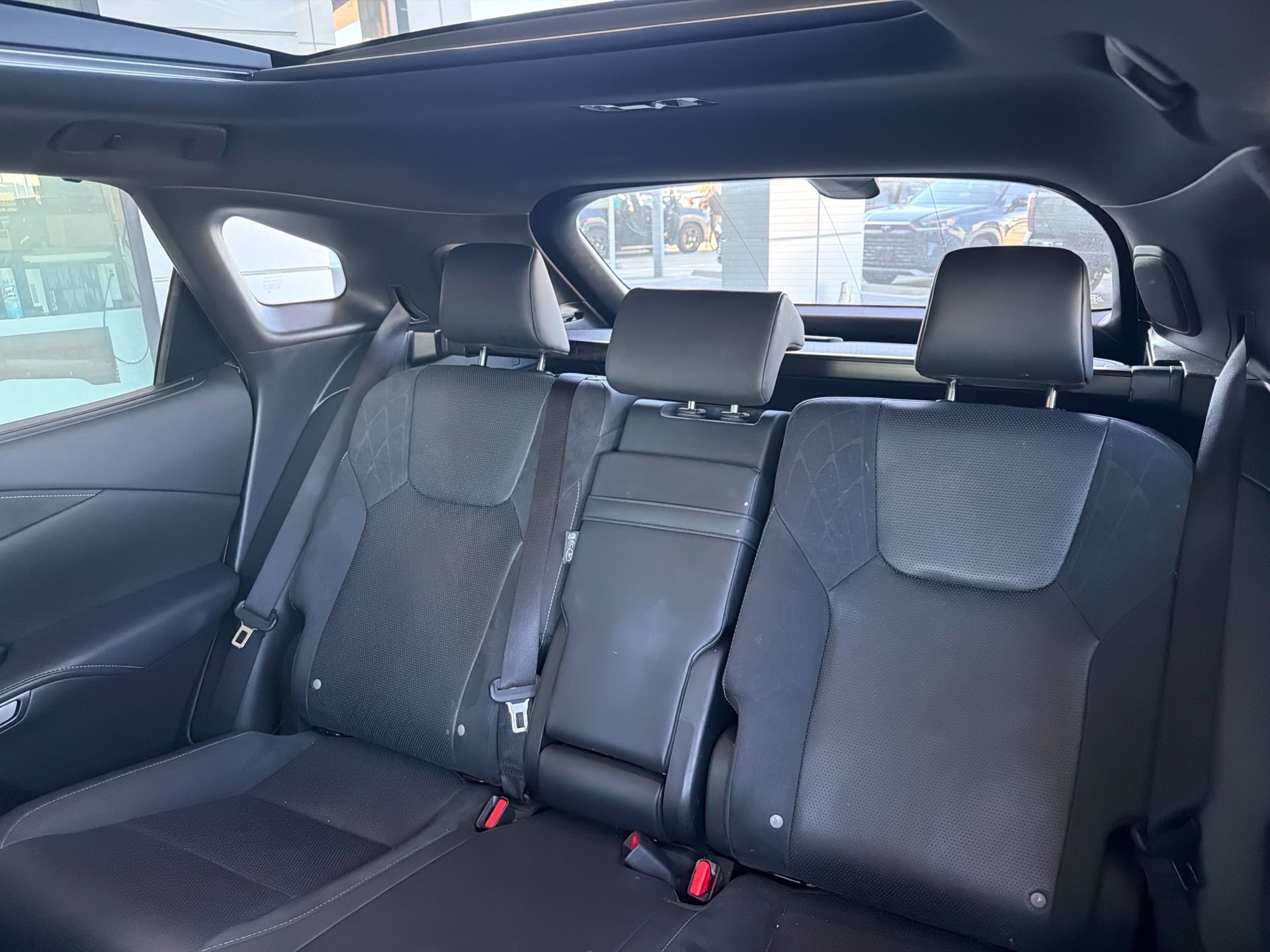 Used 2025 Lexus RX 450h AWD w/ Convenience Package image 22