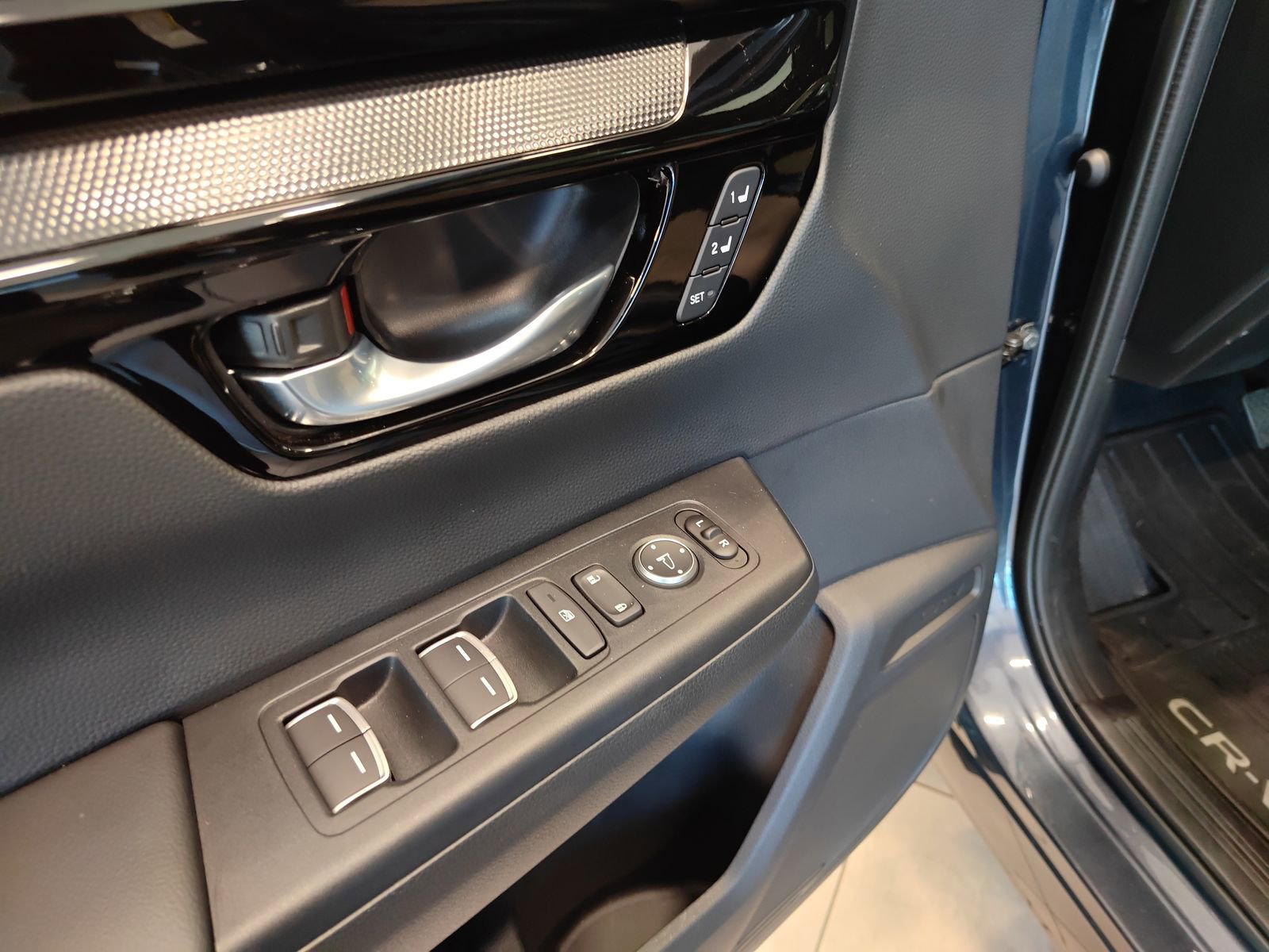 Used 2025 Honda CR-V Sport Touring image 10