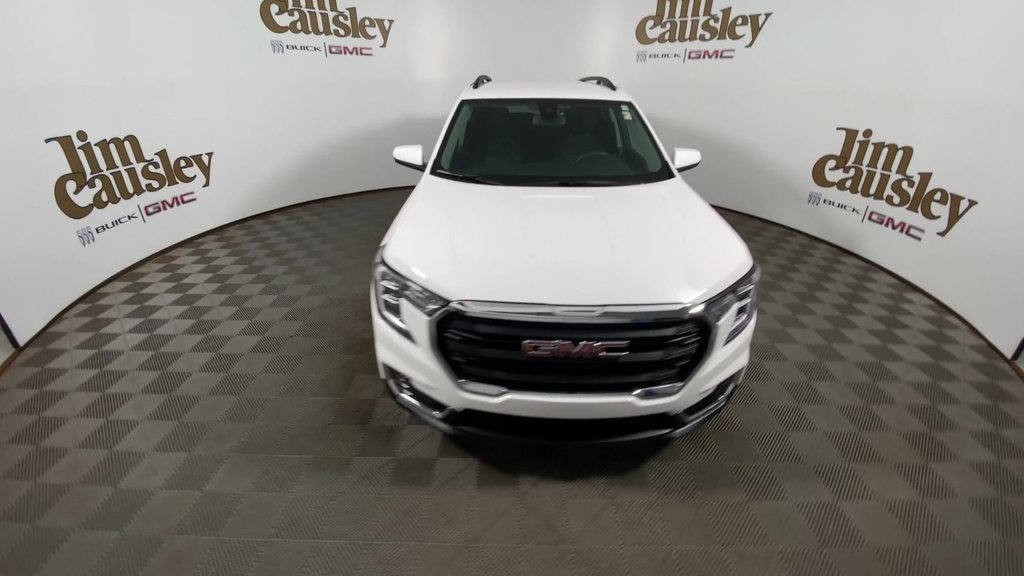 Certified 2024 GMC Terrain SLE w/ Driver Convenience Package FWD image 3