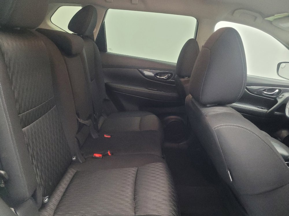 Used 2017 Nissan Rogue SV image 19