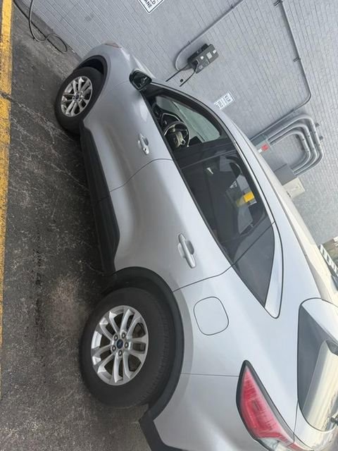 Used 2020 Ford Escape SE image 9