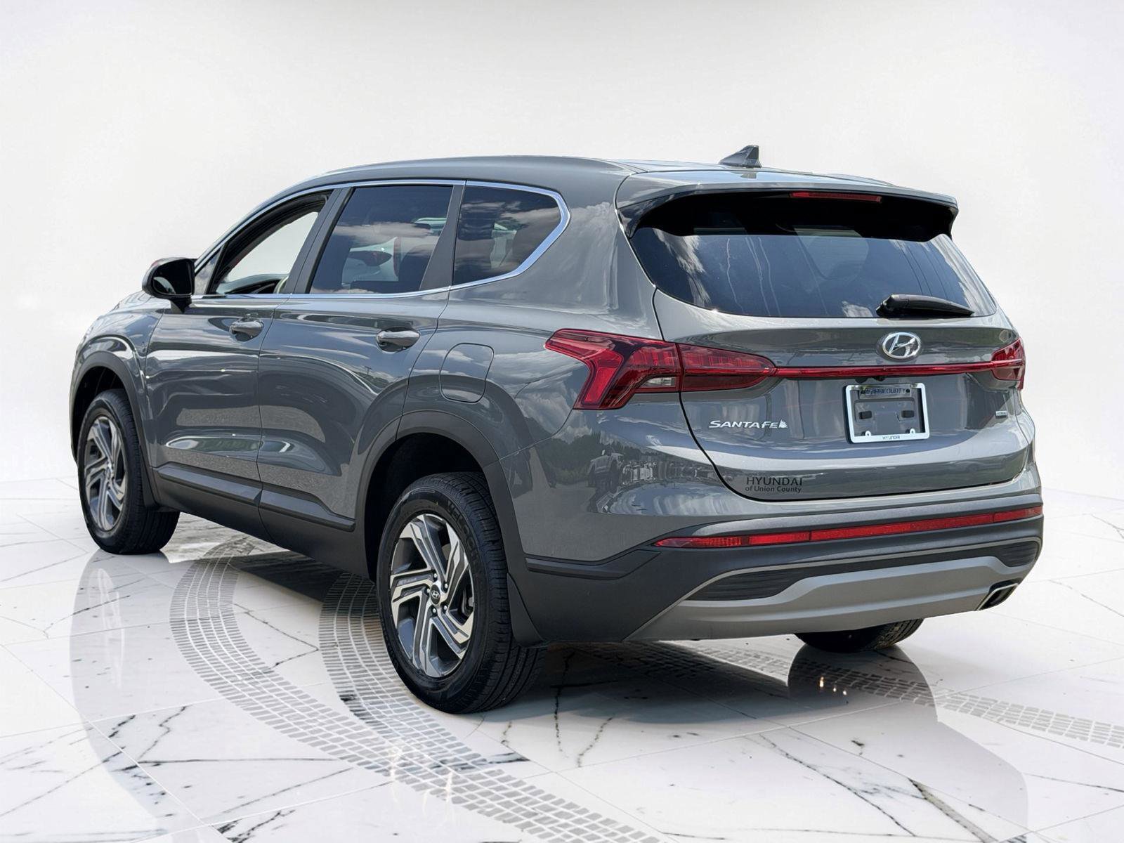 Used 2023 Hyundai Santa Fe SE AWD/4WD image 3