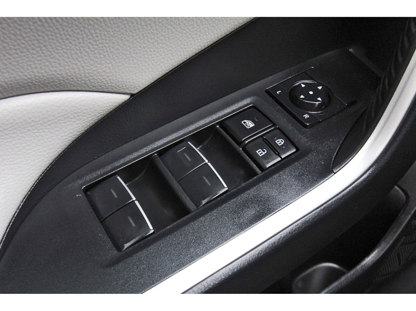 Used 2023 Toyota RAV4 XLE Premium image 23