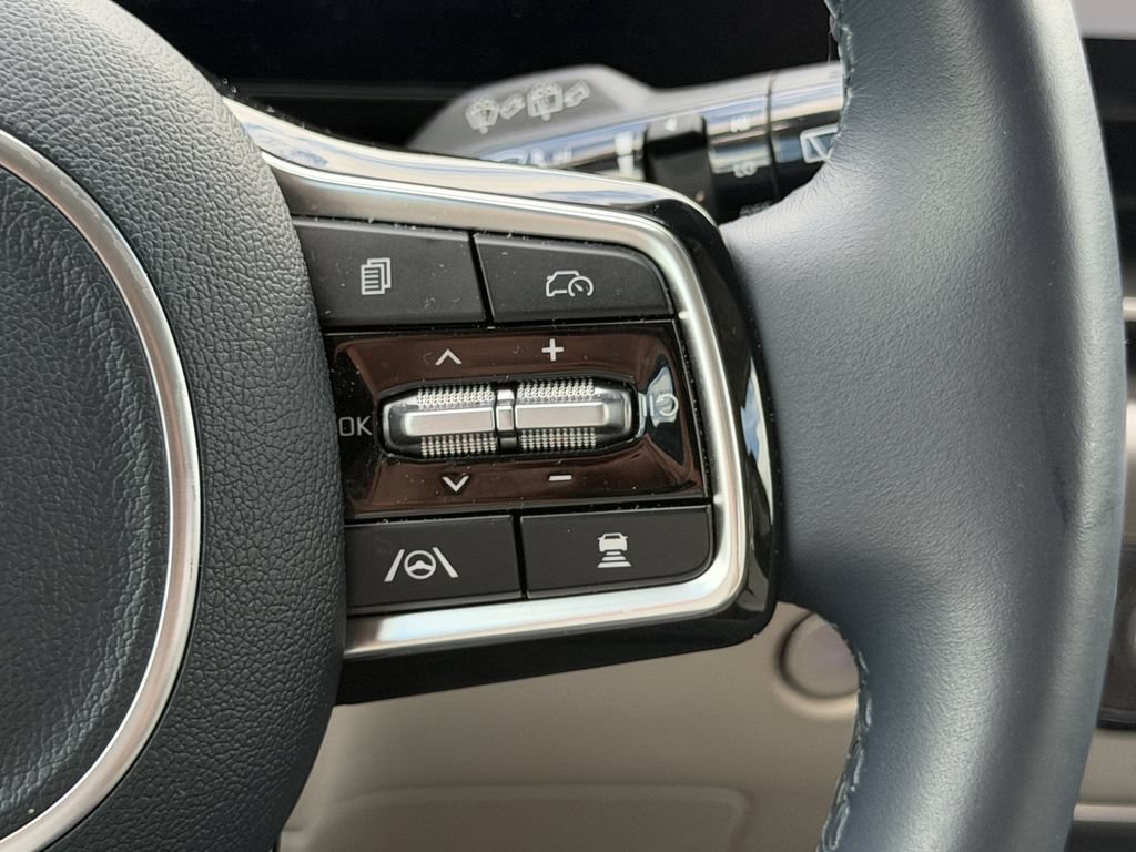 Certified 2026 Kia Carnival SX Prestige FWD image 33
